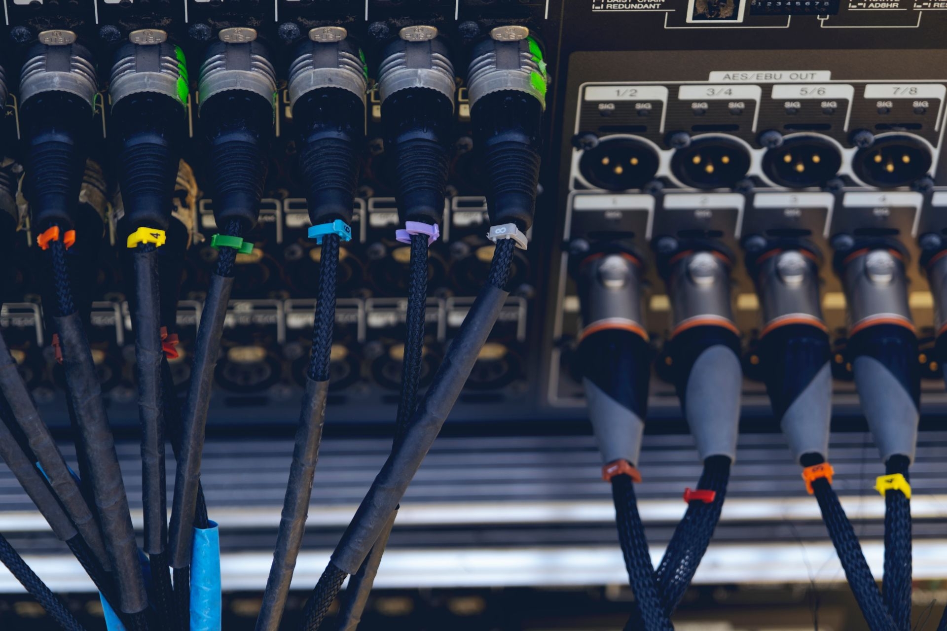 Can PoE switches support both data and power transmission over the same Ethernet cable?